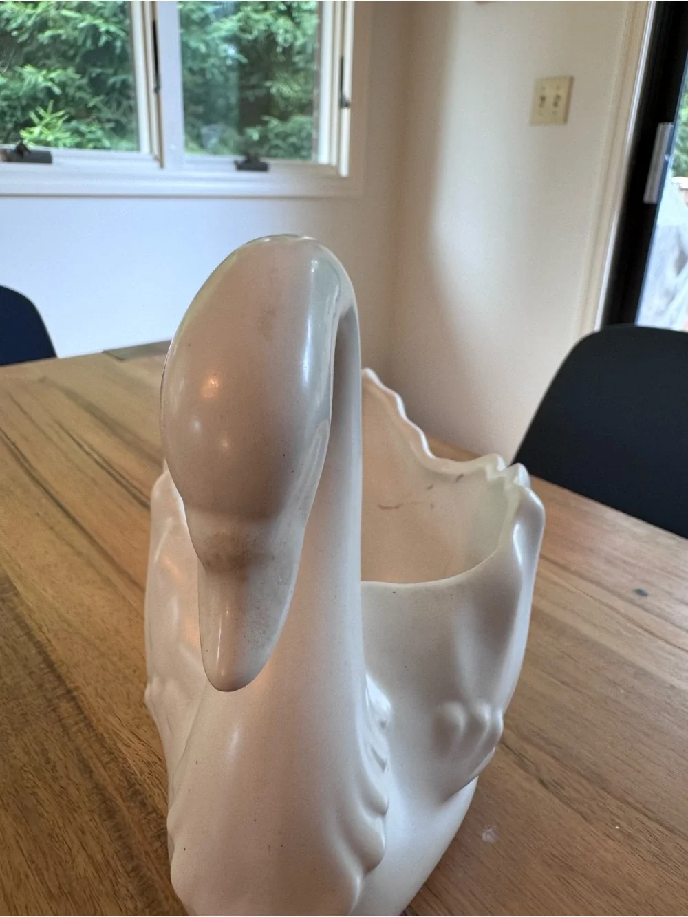 Vintage White Swan Planter / Vase  Ceramic ~9”x8”x5” Cottagecore farmhouse - Picture 3 of 8